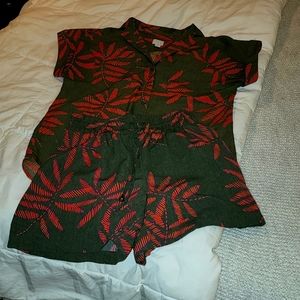 Cute Hawaiin themed short set. Blouse & drawstring shorts
